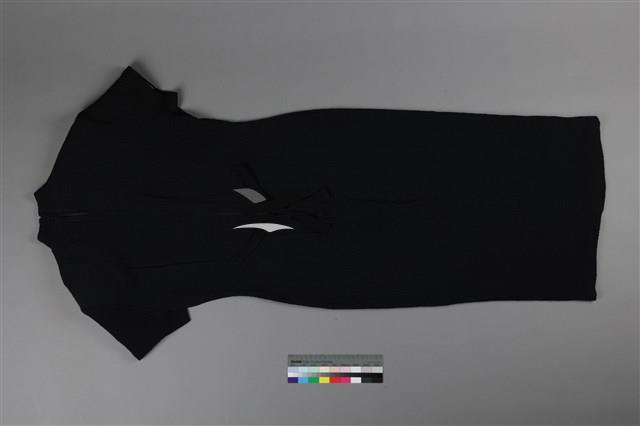 黃娟於吳三連獎頒獎時所穿黑色洋裝藏品圖，第2張