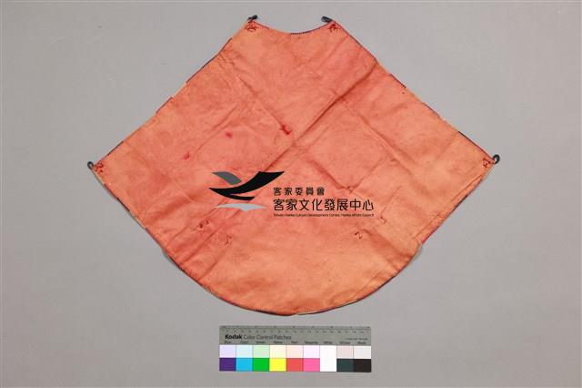 綠底金蔥線折枝花鳥紋肚兜藏品圖，第2張