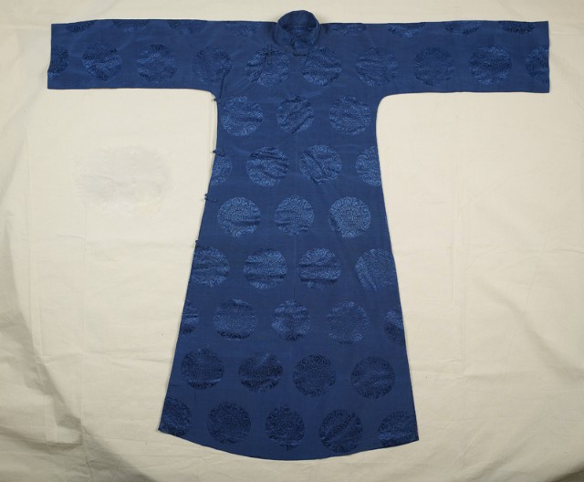 藍綢緞長袍