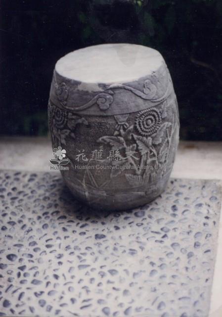 雕花石鼓椅(菊花)藏品圖，第1張