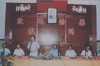 省府邱主席蒞臨聽取縣治遷建簡報藏品圖，第1張