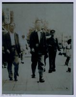 南條博明相片集：南條博明與友人散步於新竹街上藏品圖，第1張