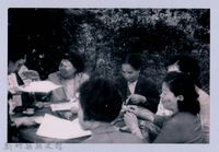 鄧雨賢相關照片14：鄧雨賢之妻鍾有妹側拍照藏品圖，第1張