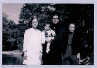 鄧雨賢相關照片15：鄧雨賢之妻鍾有妹與親屬合影藏品圖，第1張