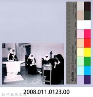 鄧雨賢相關照片114：做女紅的修女1藏品圖，第2張