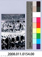 鄧雨賢相關照片145：行走於橋上的二人藏品圖，第4張