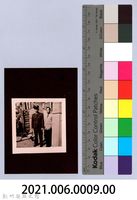 龍瑛宗翻拍照9：龍瑛宗與晚輩合影藏品圖，第2張