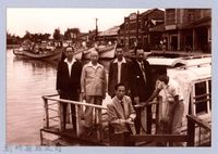 龍瑛宗翻拍照11：龍瑛宗與友人合照4藏品圖，第1張