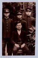 龍瑛宗翻拍照13：龍瑛宗與同學及師長合影藏品圖，第1張