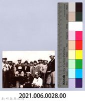 龍瑛宗翻拍照28：龍瑛宗與合作金庫同事合影1藏品圖，第2張