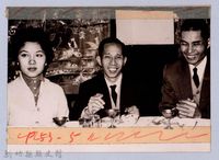 龍瑛宗翻拍照29：龍瑛宗夫婦與友人合影藏品圖，第1張