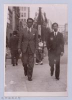 龍瑛宗翻拍照32：龍瑛宗與友人合照5藏品圖，第1張