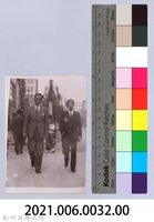 龍瑛宗翻拍照32：龍瑛宗與友人合照5藏品圖，第2張