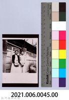 龍瑛宗翻拍照45：兩名女子合影2藏品圖，第2張