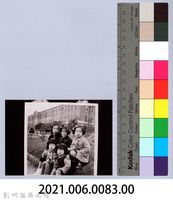 龍瑛宗翻拍照83：劉淑惠與四名女童合影藏品圖，第2張