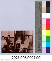 龍瑛宗翻拍照97：龍瑛宗與友人合影5藏品圖，第2張