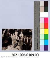 龍瑛宗翻拍照109：龍瑛宗與友人合影12藏品圖，第2張