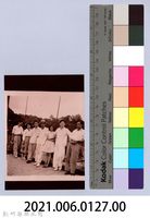 龍瑛宗翻拍照127：龍瑛宗與友人合影22藏品圖，第2張