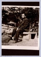 龍瑛宗翻拍照128：龍瑛宗個人照15藏品圖，第1張