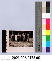 龍瑛宗翻拍照138：龍瑛宗與友人合影27藏品圖，第2張