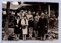 龍瑛宗翻拍照141：龍瑛宗與友人合影29藏品圖，第1張