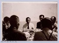 龍瑛宗翻拍照145：龍瑛宗與友人合影32藏品圖，第1張