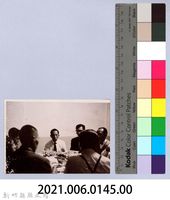 龍瑛宗翻拍照145：龍瑛宗與友人合影32藏品圖，第2張