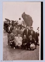 龍瑛宗翻拍照153：龍瑛宗與女王頭合影藏品圖，第1張