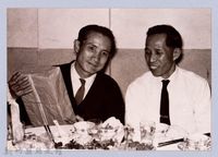 龍瑛宗翻拍照155：龍瑛宗與友人合影34藏品圖，第1張