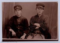 龍瑛宗翻拍照170：龍瑛宗與友人合影37藏品圖，第1張