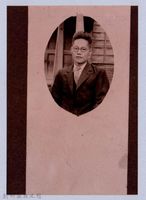 龍瑛宗翻拍照172：男性個人照3藏品圖，第1張