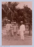 龍瑛宗翻拍照180：龍瑛宗與友人合影39藏品圖，第1張