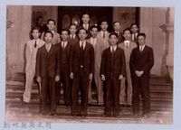 龍瑛宗翻拍照239：龍瑛宗與友人合影41藏品圖，第1張