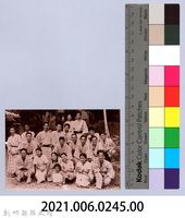 龍瑛宗翻拍照245：龍瑛宗與友人合影44藏品圖，第2張