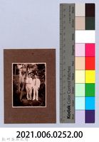 龍瑛宗翻拍照252：龍瑛宗與友人合影46藏品圖，第2張