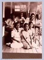 龍瑛宗翻拍照262：龍瑛宗與友人合影50藏品圖，第1張