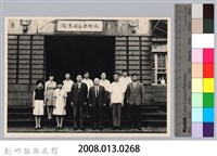 彭縣長於新竹縣立圖書館前留影-1藏品圖，第3張