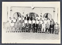 彭公瑞鷺縣長主持新竹縣政八年誌念：彭縣長與眾人在市政大廳合影-4藏品圖，第1張