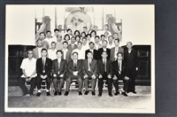 彭公瑞鷺縣長主持新竹縣政八年誌念：彭縣長與眾人合影-2藏品圖，第2張