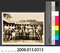 彭公瑞鷺縣長主持新竹縣政八年誌念：彭縣長與衛生局職員合影藏品圖，第3張