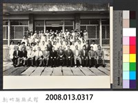 彭公瑞鷺縣長主持新竹縣政八年誌念：彭縣長與自來水廠職員合影藏品圖，第3張