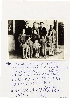 張學良老照片──趙旺華與家人及戒護人員合影藏品圖，第1張