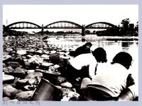 古典橋下洗衣婦（1980）藏品圖，第1張