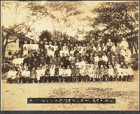 關西公學校第一學年入學紀念照（大正14年4月1日）藏品圖，第1張