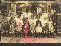 關西公學校師生畢業合照藏品圖，第1張