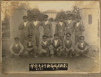 劉興熙和宜蘭農林畢業同窗分離紀念照藏品圖，第1張