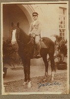 劉興熙宜蘭農林同學横田騎馬照藏品圖，第1張