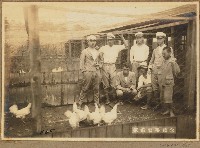 劉興熙宜蘭農林家禽間值勤紀念照藏品圖，第1張