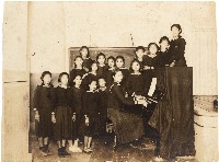 范姜雪子中壢家政女子學校音樂課照片藏品圖，第1張