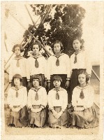 范姜雪子和中壢家政女子學校同學合影（昭和17年8月1日）藏品圖，第1張